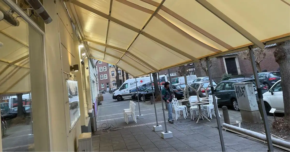 LEINER SunRain Markisenanlage in Sondergröße mit WPS-System für das Restaurant Made in Napoli in Köln